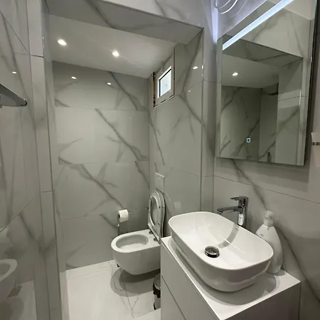 Central Apartment Тирана